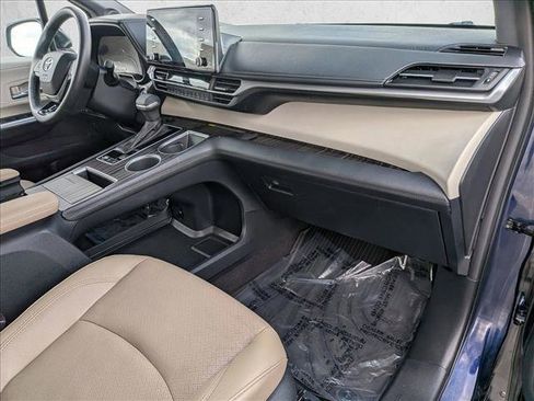 Certified 2023 Toyota Sienna Limited image 25