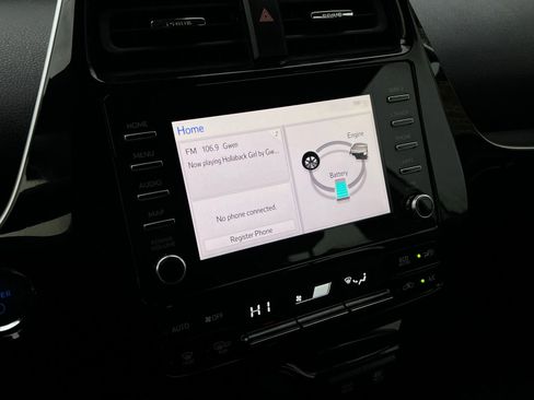 Used 2020 Toyota Prius LE image 18