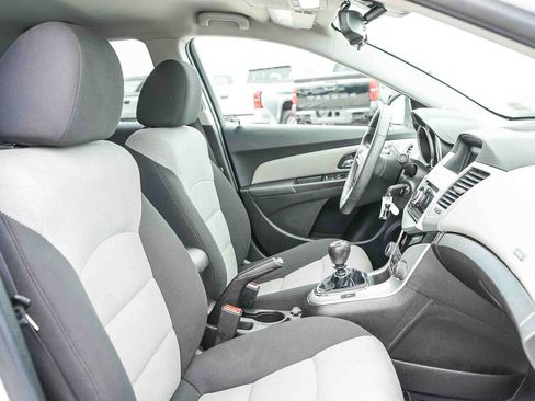 Used 2016 Chevrolet Cruze LS FWD image 17