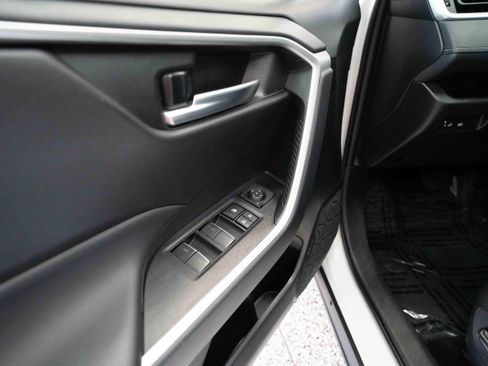 Used 2025 Toyota RAV4 XLE AWD/4WD image 7