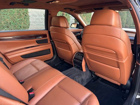 Used 2011 BMW 750Li image 49
