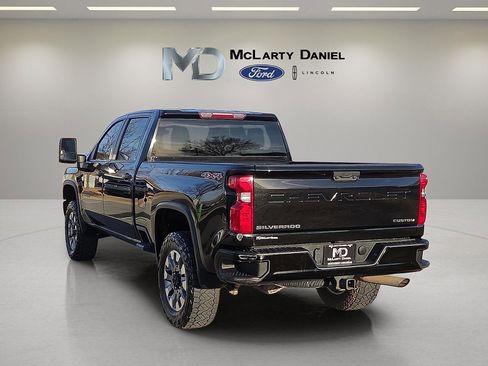 Used 2022 Chevrolet Silverado 2500 Custom w/ Custom Value Package image 4