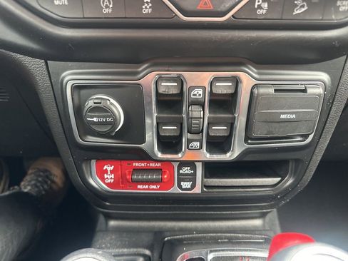 Used 2021 Jeep Wrangler Unlimited Rubicon image 24