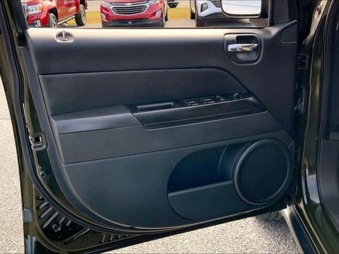 Used 2017 Jeep Compass 75th Anniversary w/ Power Value Group image 21