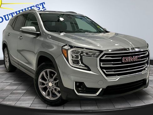 Used 2023 GMC Terrain SLT AWD/4WD image 3