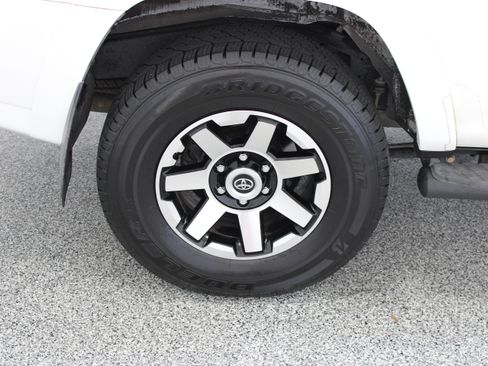 Used 2018 Toyota 4Runner TRD Off-Road Premium AWD/4WD image 6