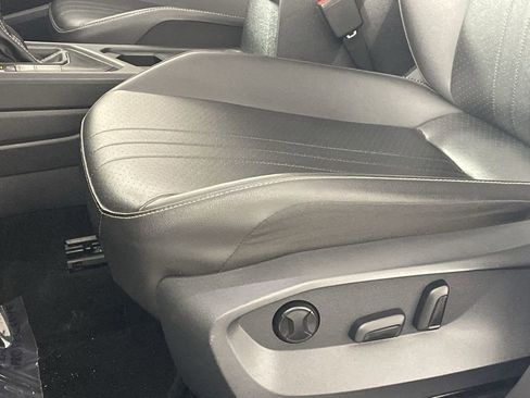 Used 2022 Volkswagen Tiguan SE w/ Panoramic Sunroof Package image 19