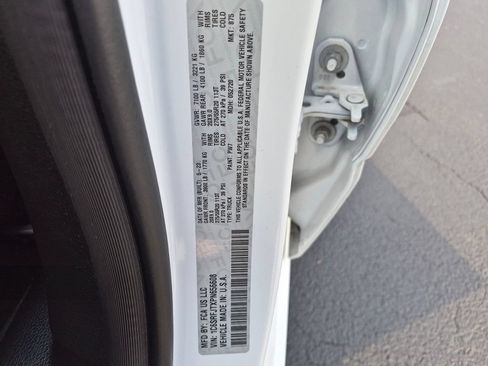 Used 2023 RAM 1500 Laramie AWD/4WD image 23