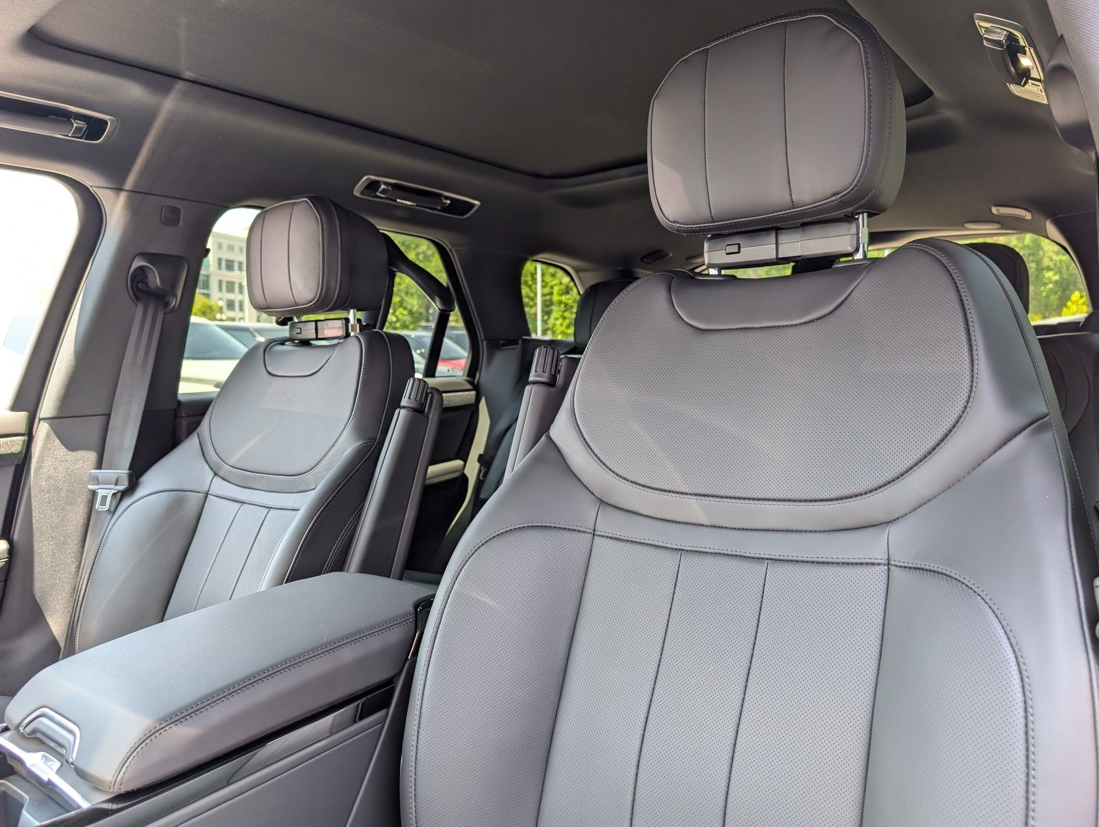 New 2026 Land Rover Range Rover Sport SE AWD/4WD image 24