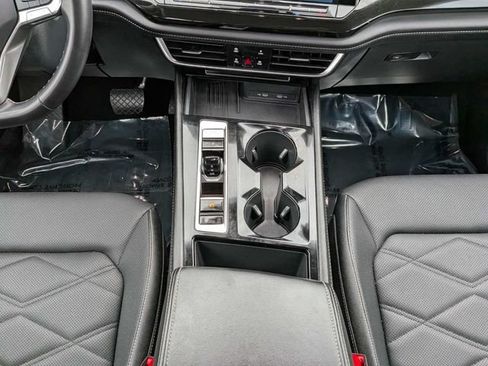 Certified 2025 Volkswagen Atlas SE FWD image 20