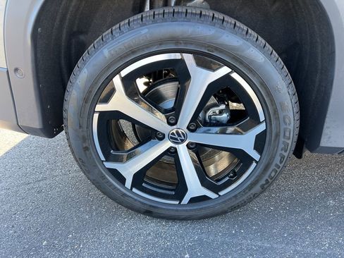 New 2026 Volkswagen Tiguan SE image 7