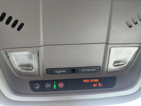 Used 2022 GMC Acadia SLE w/ Driver Convenience Package FWD image 25
