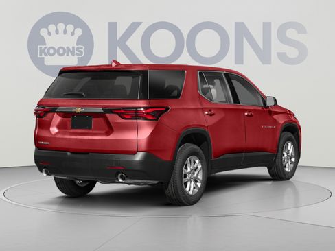 Used 2022 Chevrolet Traverse Premier w/ LPO, Cargo Package AWD/4WD image 2