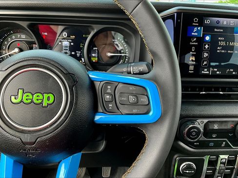 Used 2024 Jeep Wrangler Unlimited AWD/4WD image 12