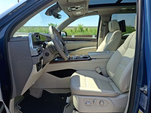 Certified 2026 Cadillac Escalade Platinum Sport AWD/4WD image 14