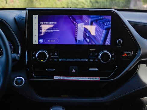 New 2026 Toyota Highlander Limited image 13