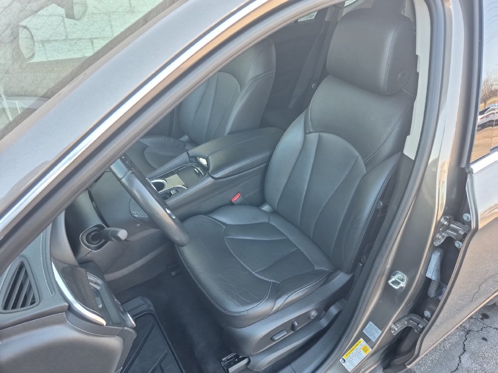 Used 2019 Buick Envision Essence FWD image 16