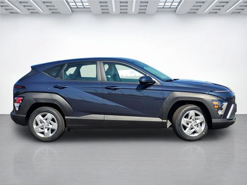 New 2026 Hyundai Kona SE FWD image 3