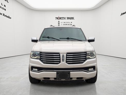 Used 2017 Lincoln Navigator Reserve RWD image 8