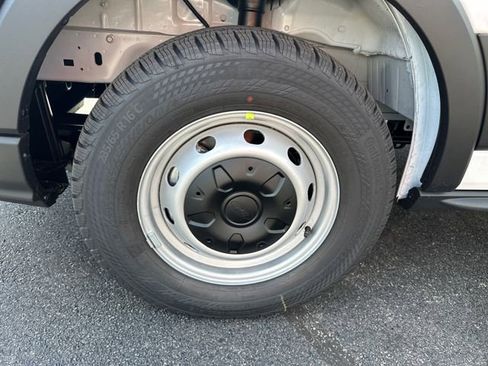 New 2025 Ford Transit 250 148 Medium Roof image 15