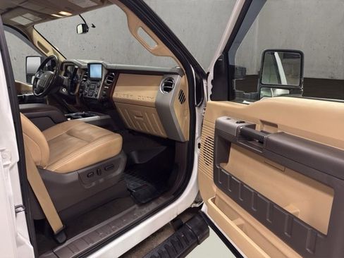 Used 2014 Ford F250 Lariat w/ Lariat Interior Package image 18