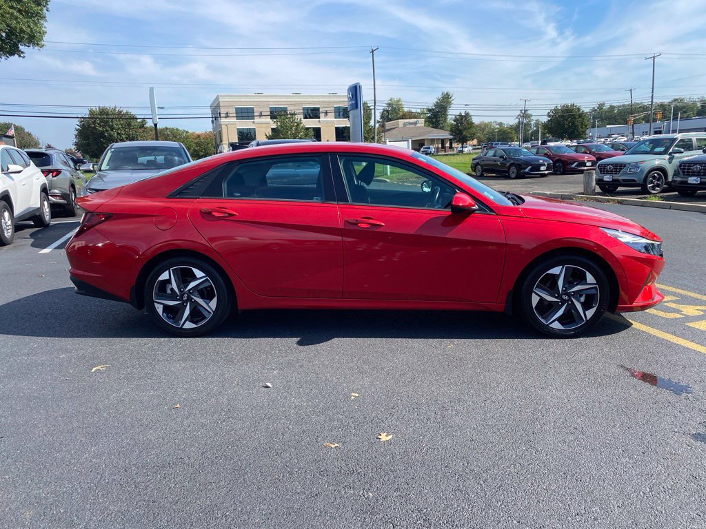 Certified 2023 Hyundai Elantra SEL w/ Convenience Package FWD image 2