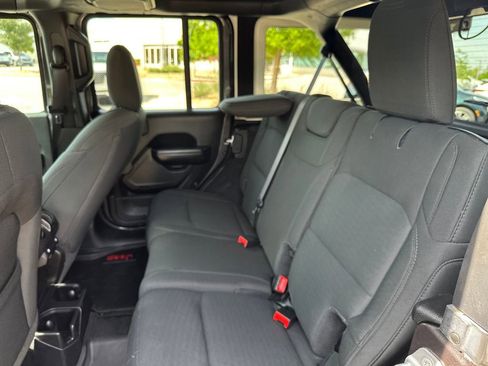 Used 2021 Jeep Wrangler Unlimited Sport AWD/4WD image 32