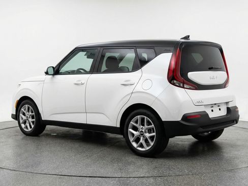 Used 2025 Kia Soul LX w/ LX Technology Package image 6