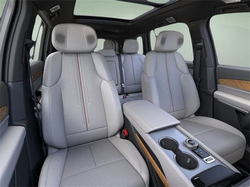 New 2026 Cadillac Vistiq Luxury image 16