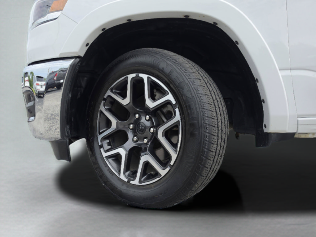 Used 2025 RAM 1500 Laramie AWD/4WD image 46