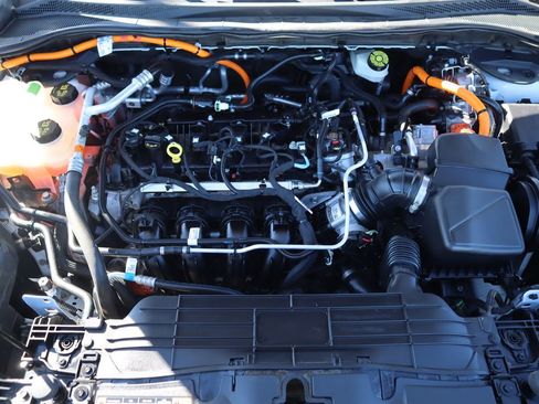 Used 2020 Ford Escape Titanium image 28