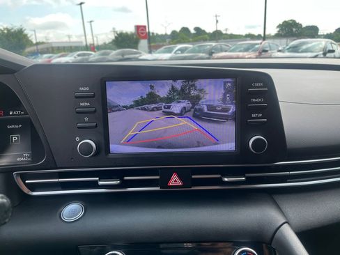 Used 2022 Hyundai Elantra Blue FWD image 18
