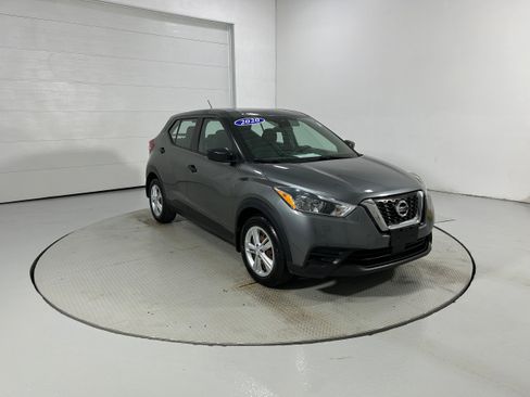 Used 2020 Nissan Kicks S FWD image 2