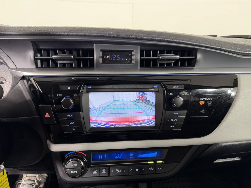Used 2015 Toyota Corolla LE FWD image 33
