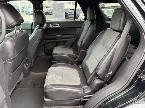 Used 2015 Ford Explorer XLT w/ Equipment Group 202B image 13