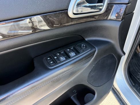 Used 2013 Jeep Grand Cherokee Laredo w/ Laredo E Group image 16