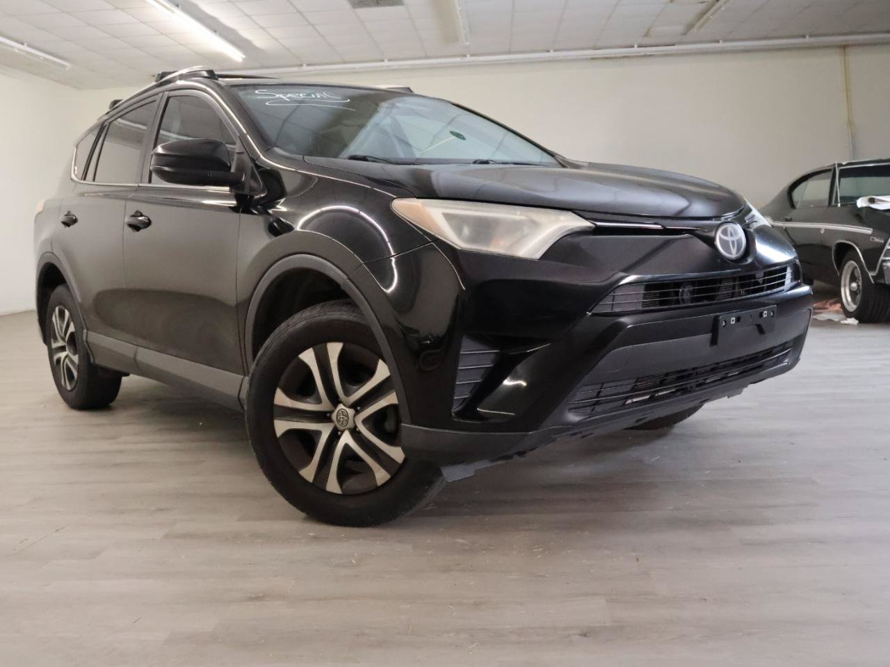 Used 2017 Toyota RAV4 LE FWD image 2