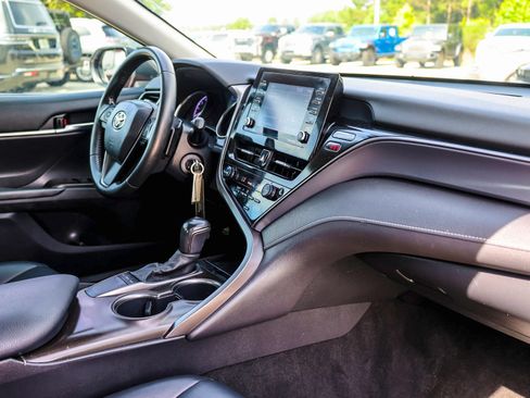 Used 2023 Toyota Camry SE FWD image 11