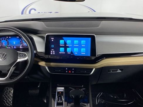 Used 2024 Volkswagen Atlas Cross Sport SE image 19