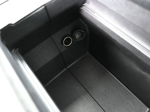 Used 2024 Toyota Highlander LE image 21