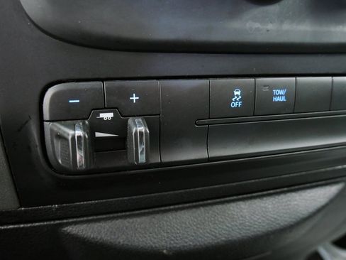 Used 2015 RAM 1500 Express image 28