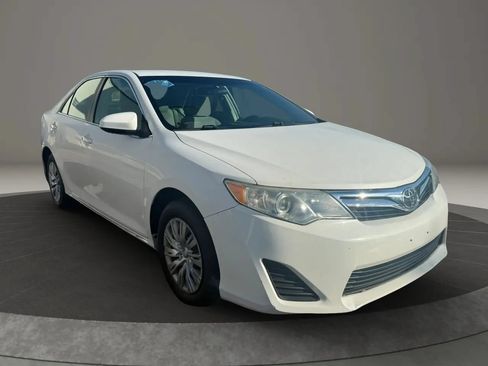 Used 2012 Toyota Camry LE FWD image 4