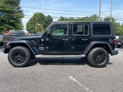 Used 2019 Jeep Wrangler Unlimited Sahara image 2