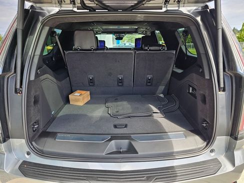 New 2026 Cadillac Escalade ESV Platinum Sport AWD/4WD image 14