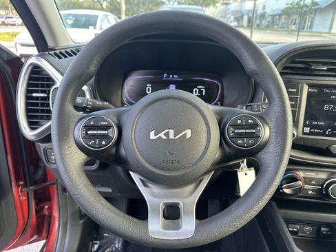 Certified 2023 Kia Soul LX w/ LX Technology Package FWD image 11