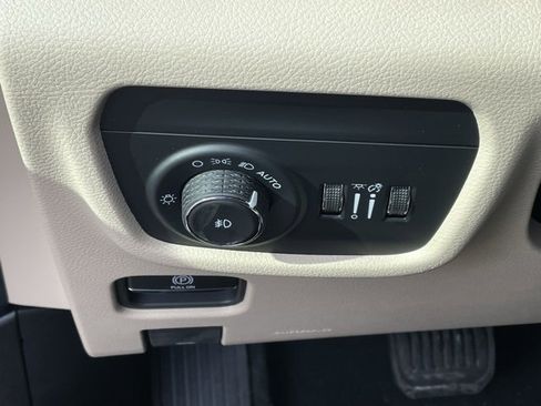 New 2025 Jeep Grand Cherokee Limited image 28