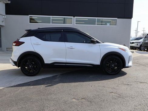 Used 2022 Nissan Kicks SR w/ Premium Package image 9