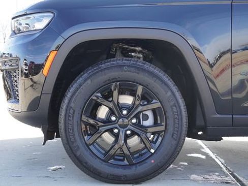 New 2026 Jeep Grand Cherokee Altitude image 5