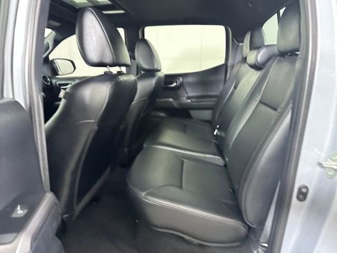 Used 2018 Toyota Tacoma TRD Sport image 43