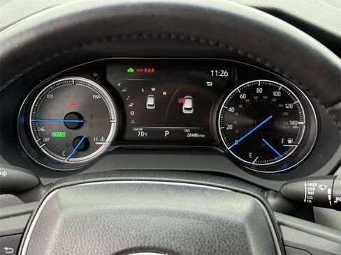 Used 2023 Toyota Venza XLE image 18